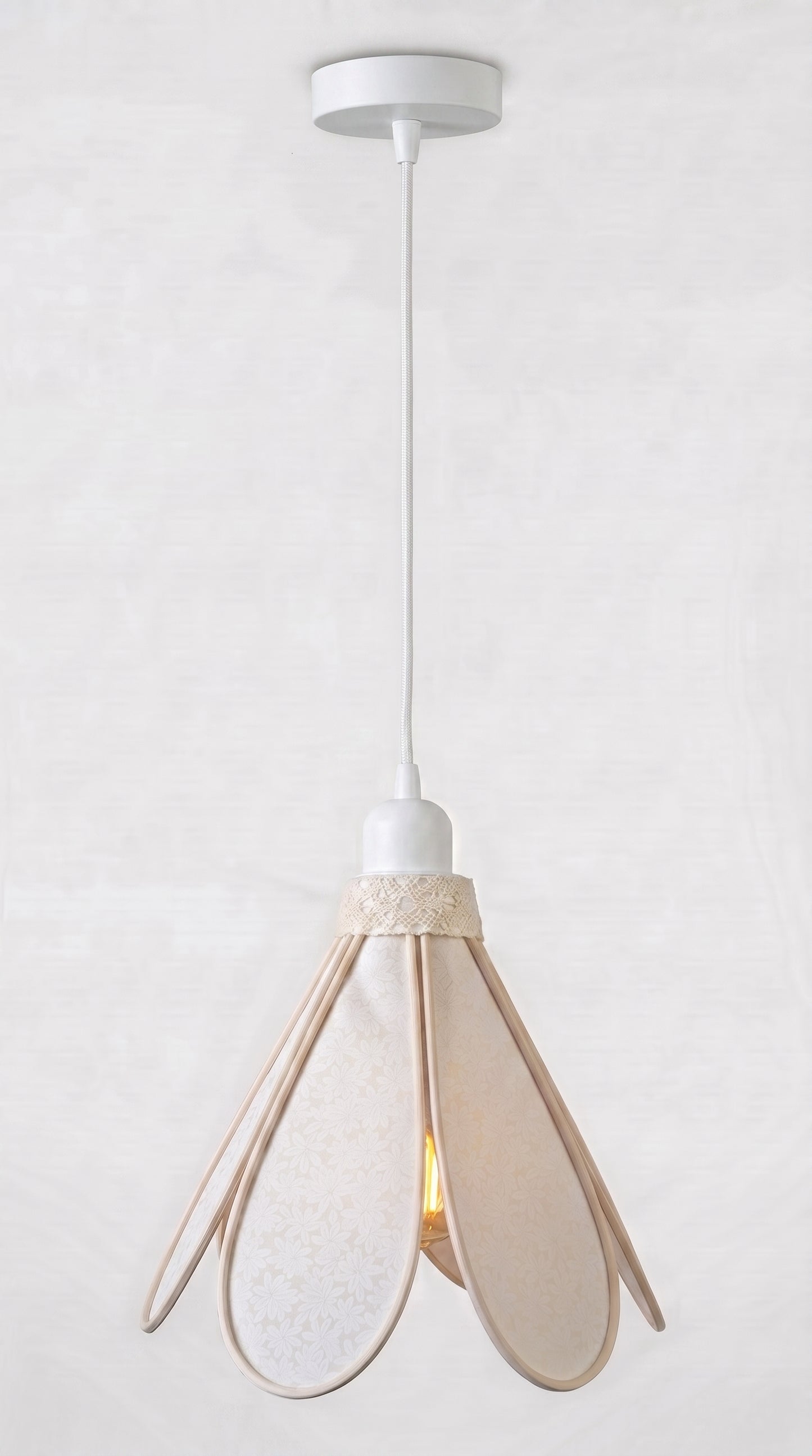 Lampe Tulipe Nacre en Fleurs – Abat-jour Motif Floral Nacré Fait Main