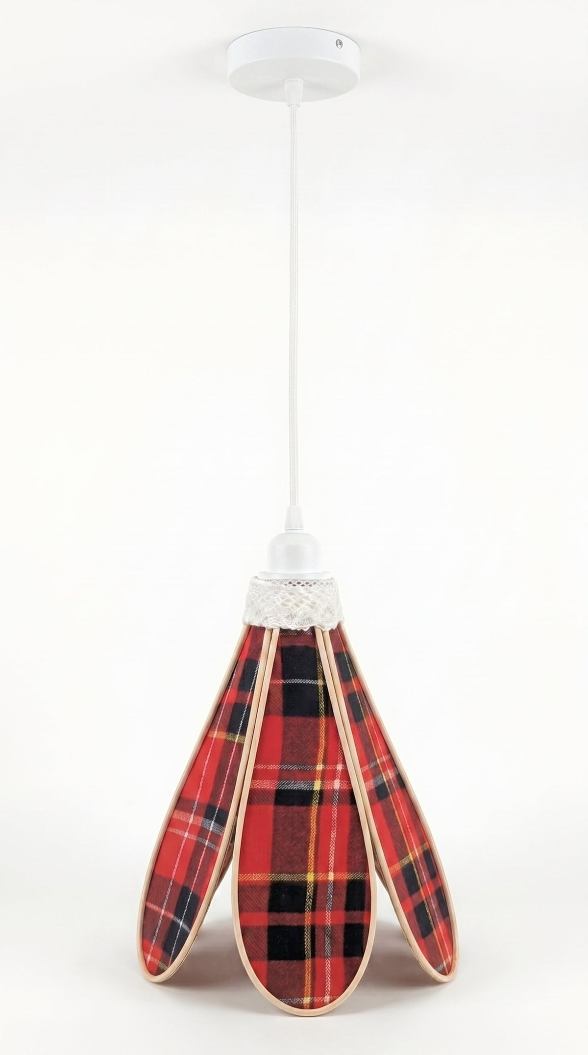 Suspension tulipe Highland Rouge, variante avec finitions blanches