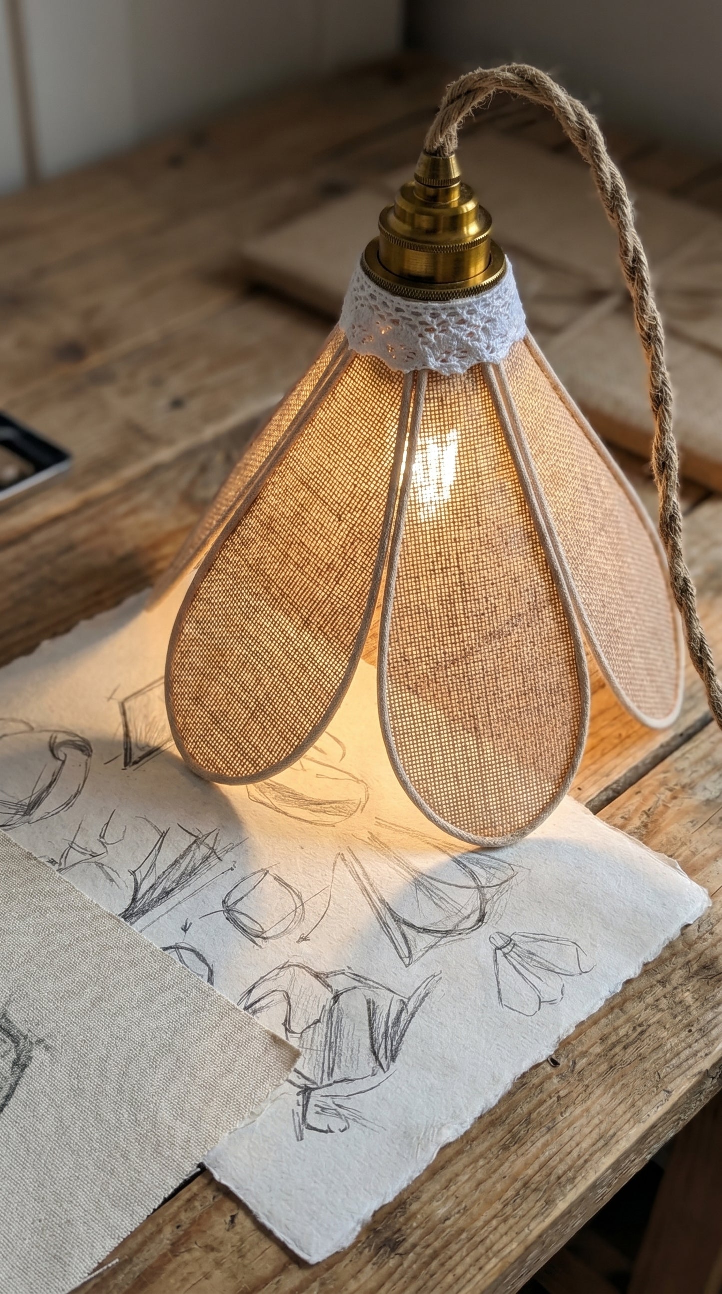 Lampe Tulipe en Toile de Jute – Lampe Artisanale Bohème Naturelle