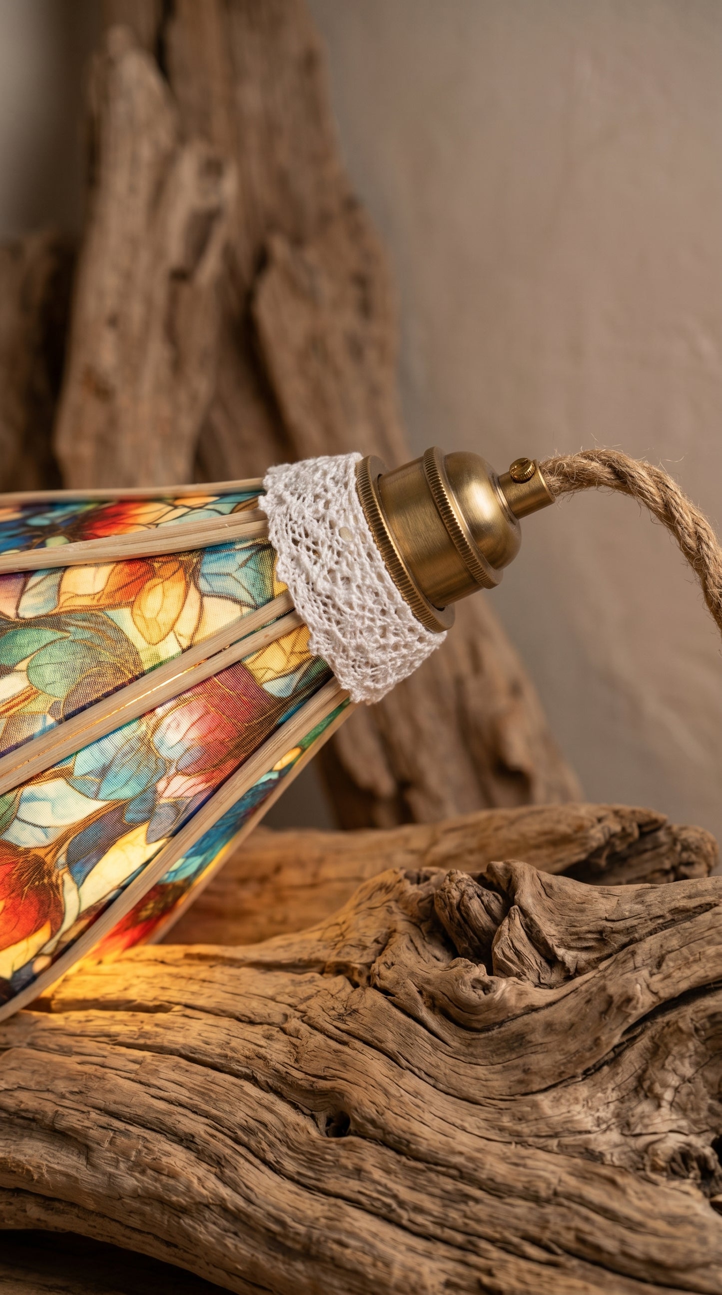 Lampe Tulipe Printemps Vitrail Bleue ou rouge- Lampe Artisanale Bohème Florale