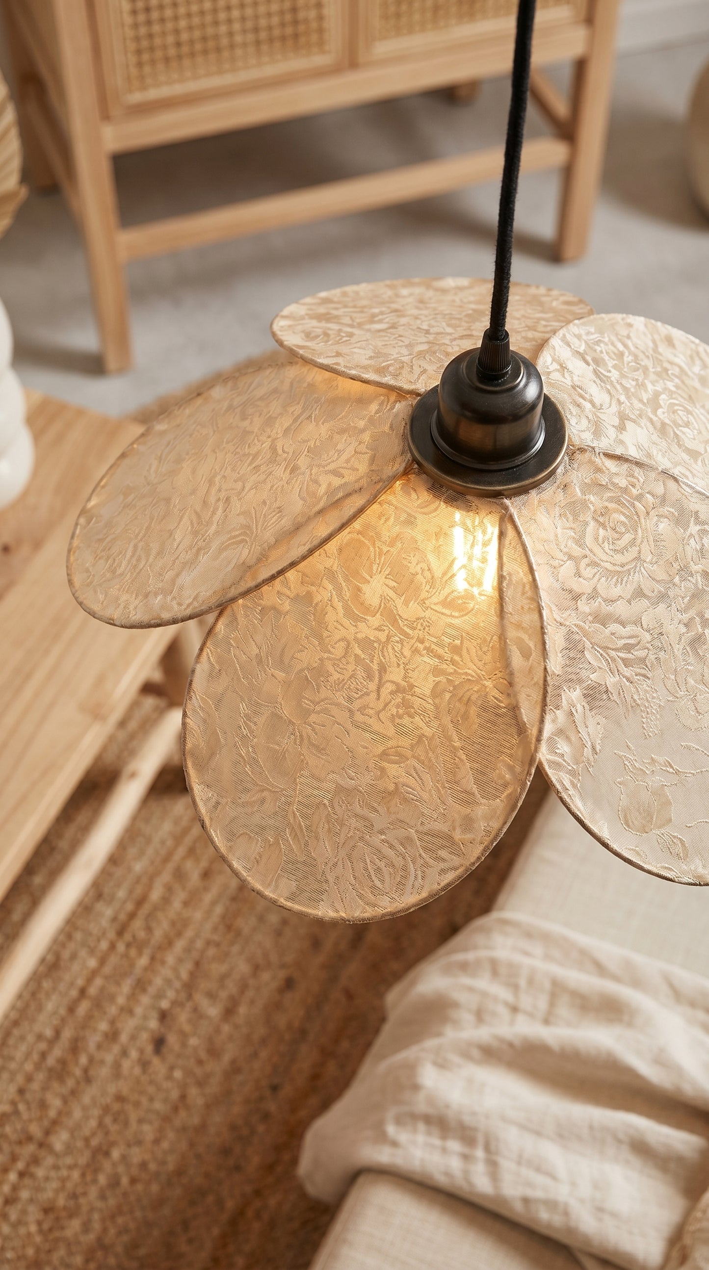 Lampe Magnolia Pivoines Champagne- Lampe Artisanale Bohème Florale