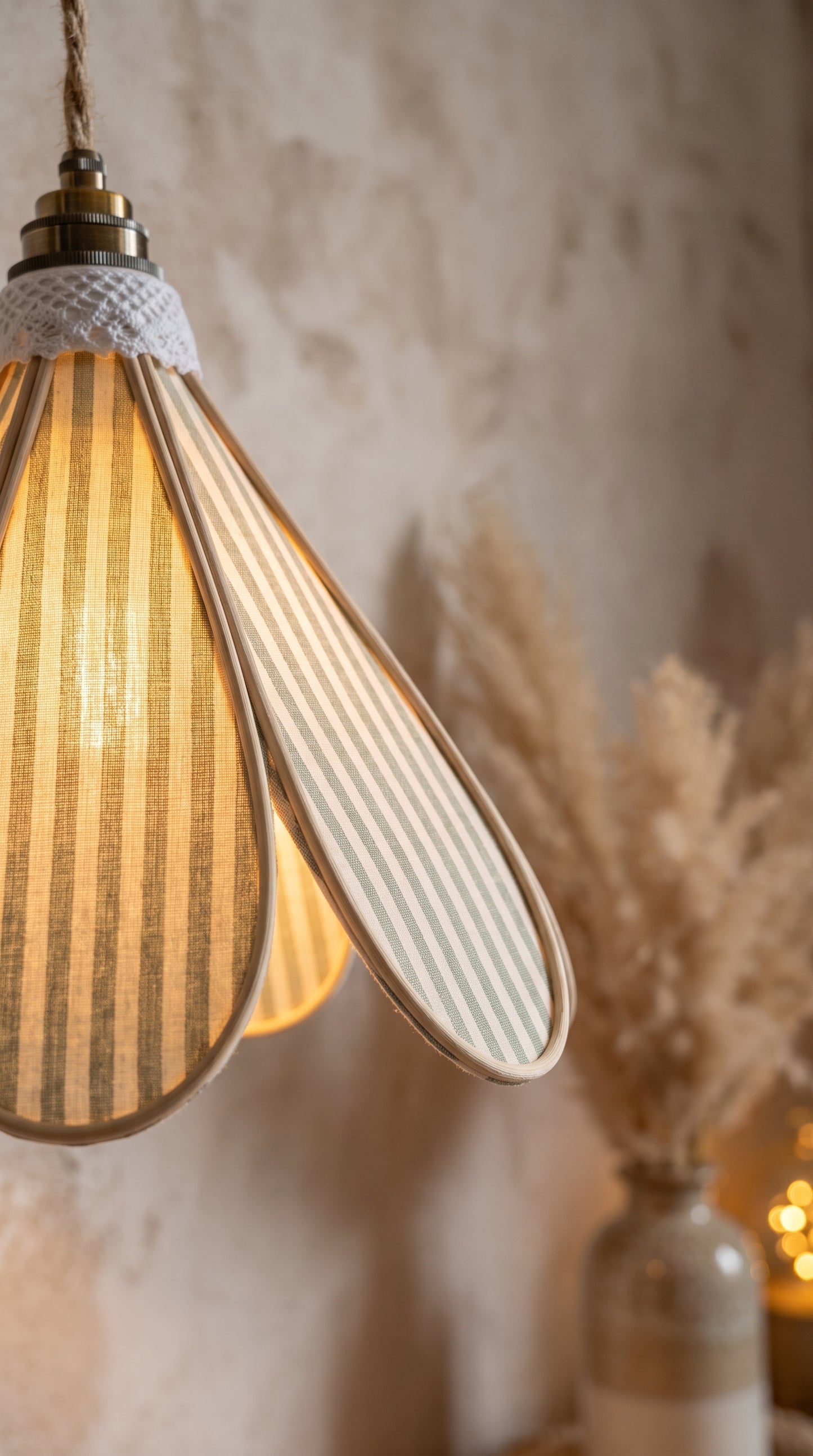 Lampe Tulipe Chemin de Campagne – Abat-jour Motif Rayures Sauge Fait Main
