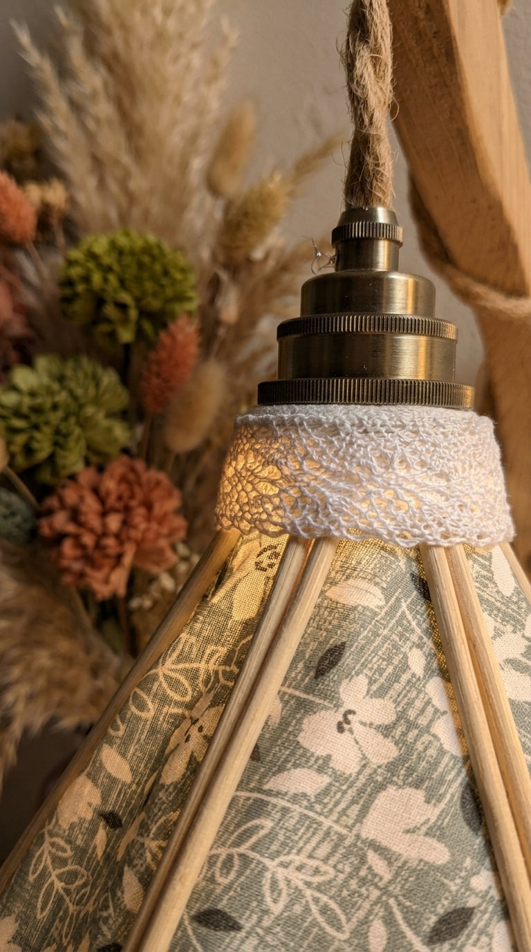 Lampe Tulipe Verte Fleurs Blanches- Lampe Artisanale Bohème Florale