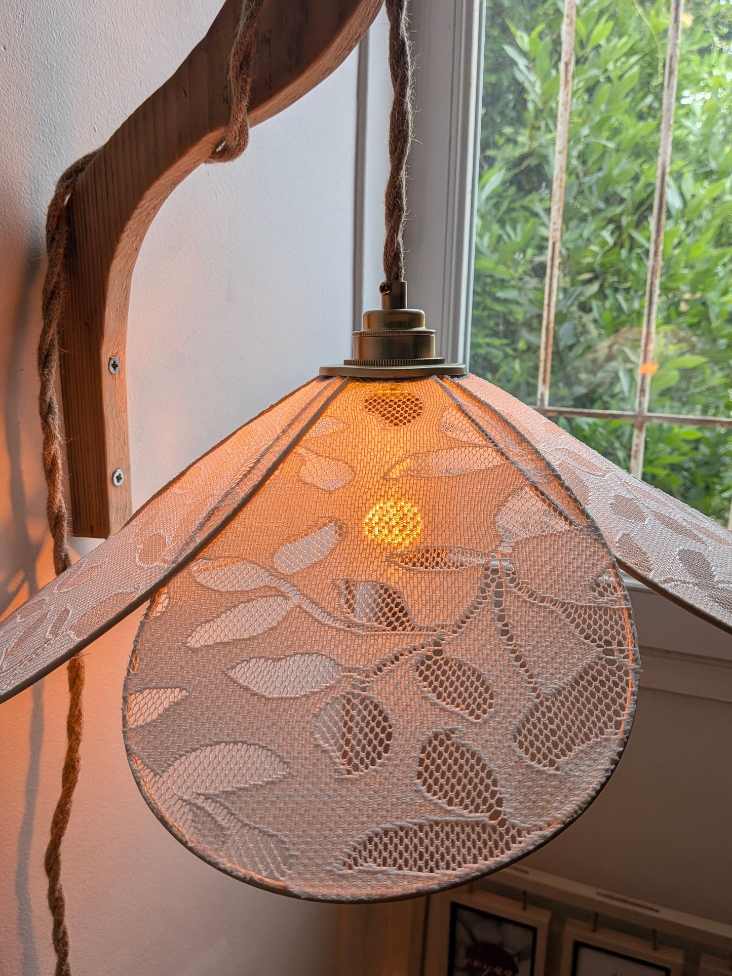 Lampe Magnolia Dentelle Tramée- Lampe Artisanale Bohème Florale