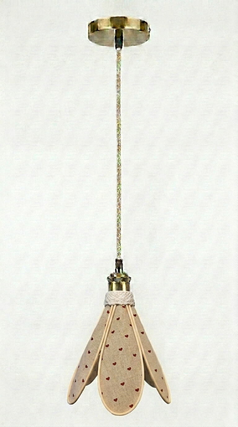 Lampe Tulipe Cœur de Lin – Abat-jour Motif Cœurs Bordeaux Fait Main