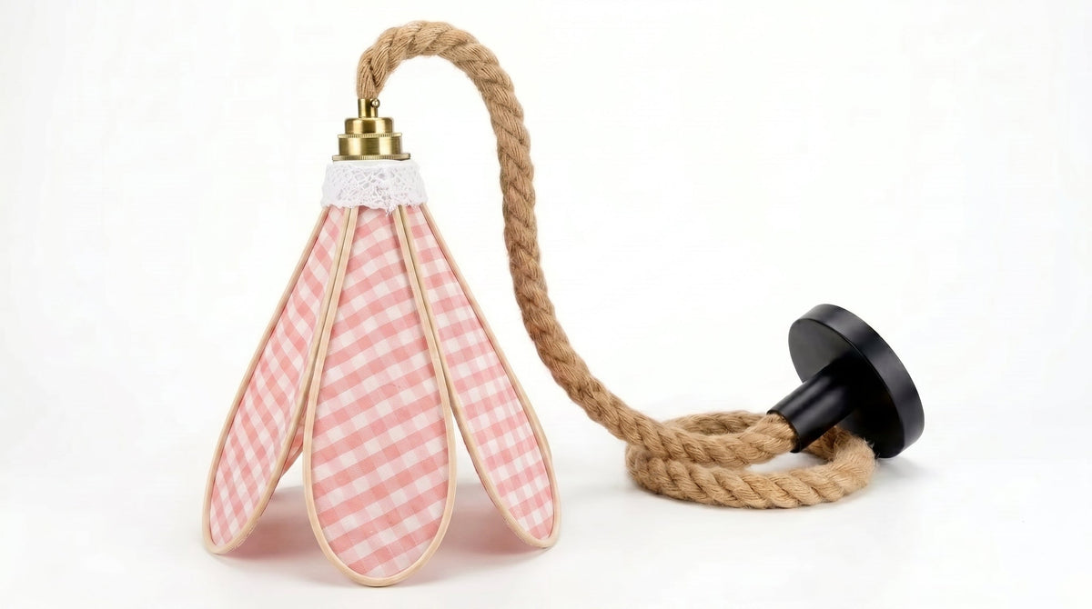 Suspension tulipe motif vichy rose et blanc, variante de présentation