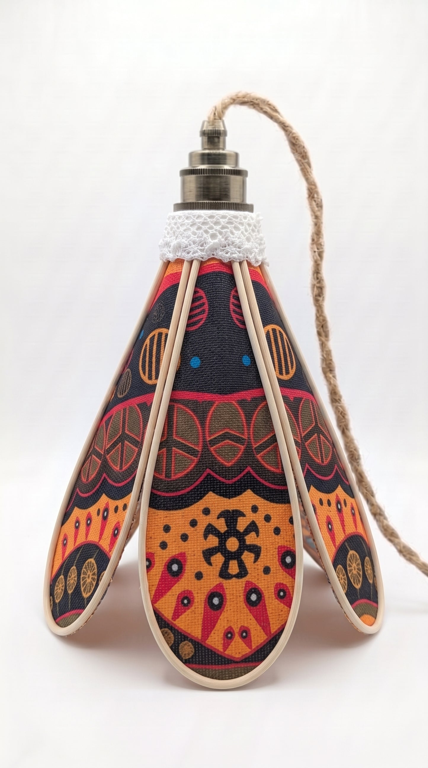 Lampe Tulipe Terre Rouge – Abat-jour Motif Wax Africain Fait Main