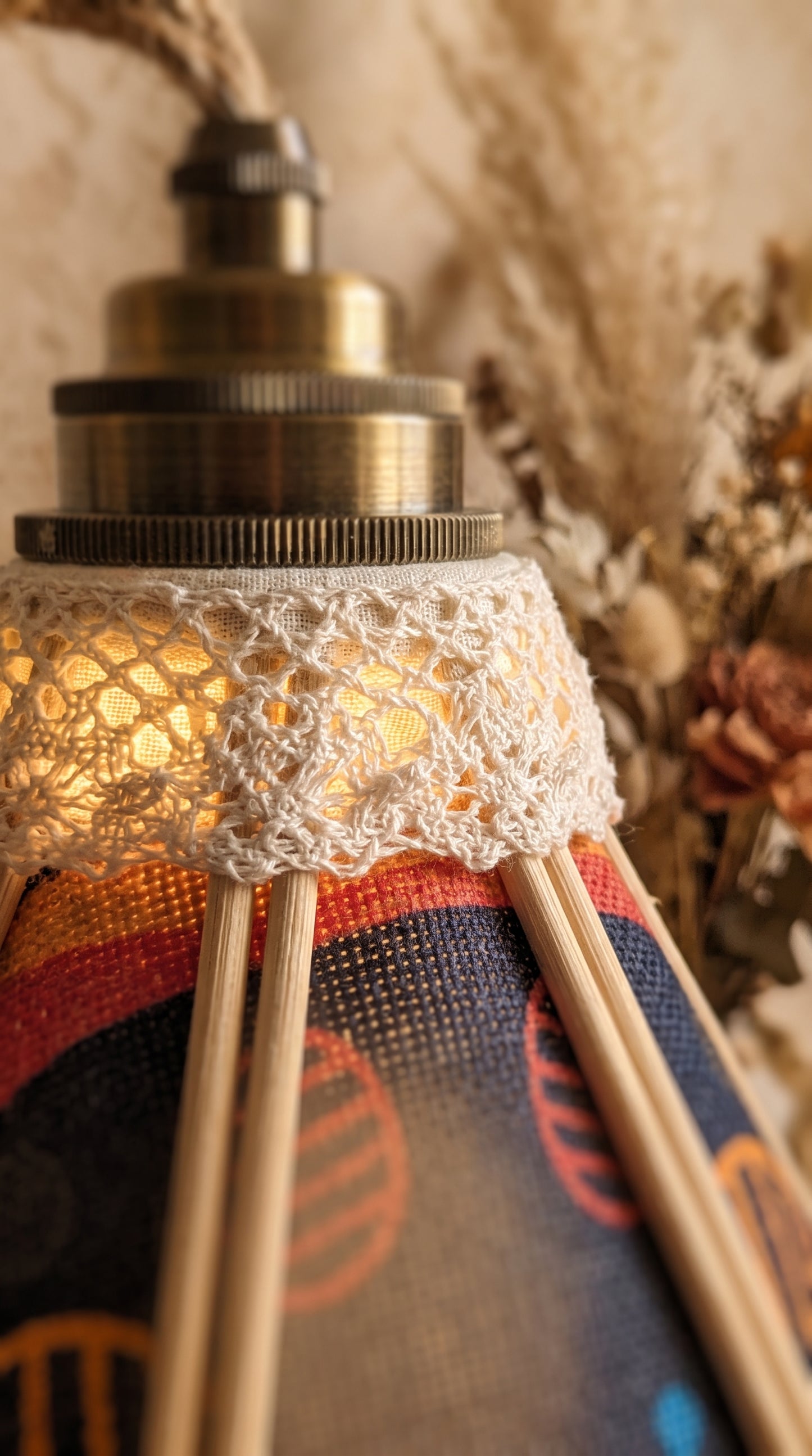 Lampe Tulipe Terre Rouge – Abat-jour Motif Wax Africain Fait Main