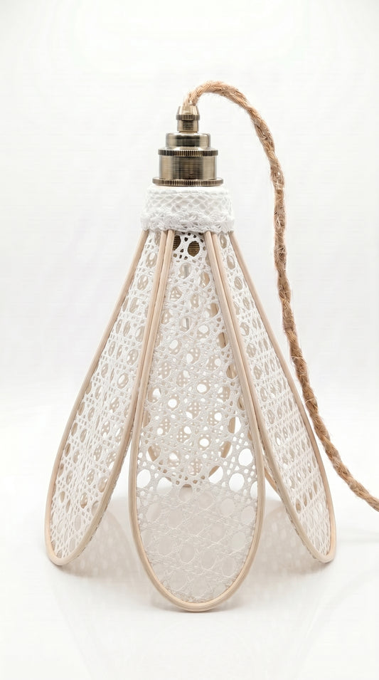 Lampe Tulipe Souffle Blanc – Abat-jour Motif Cannage Ajouré Fait Main