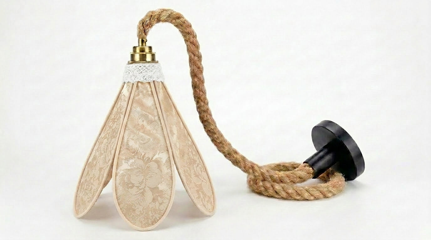 Lampe Tulipe Champagne en Fleurs – Abat-jour Motif Pivoine Jacquard Fait Main