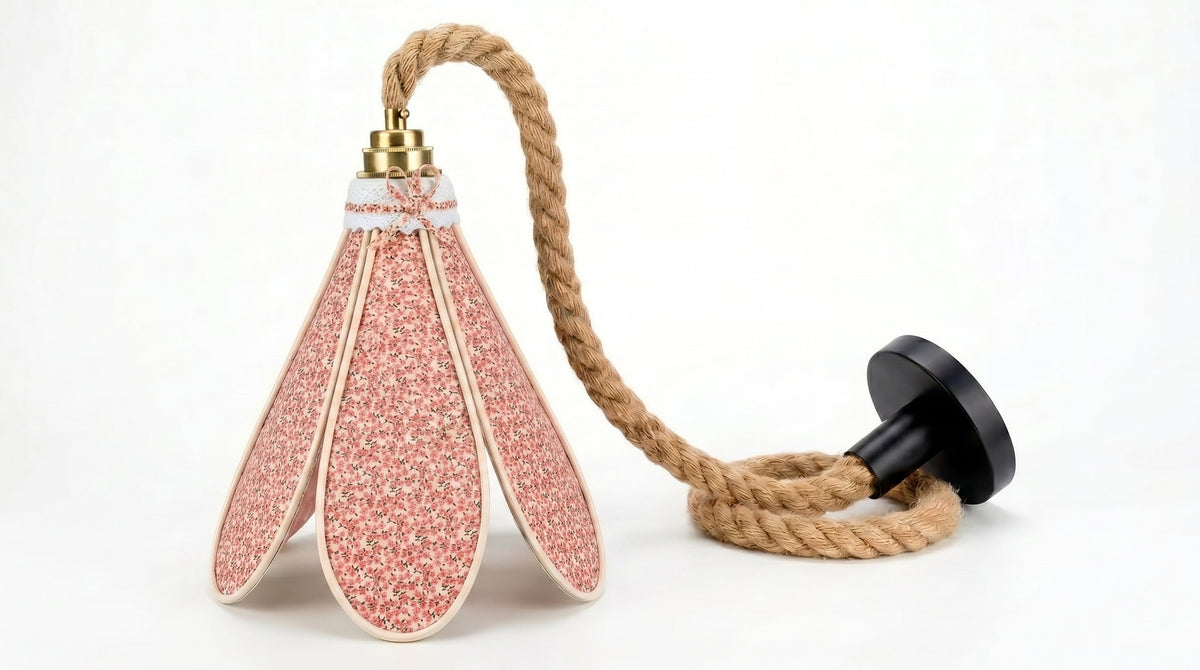 Suspension tulipe Murmure de Rose avec câble en toile de jute